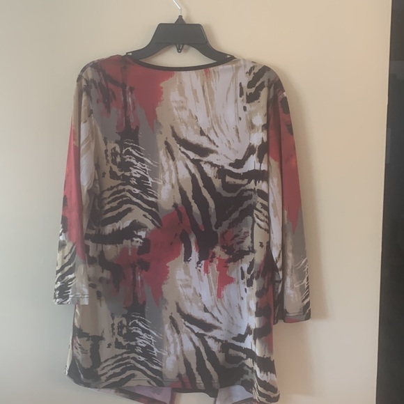 3/4 sleeve v-neck tunic style top - Picture 2 of 5